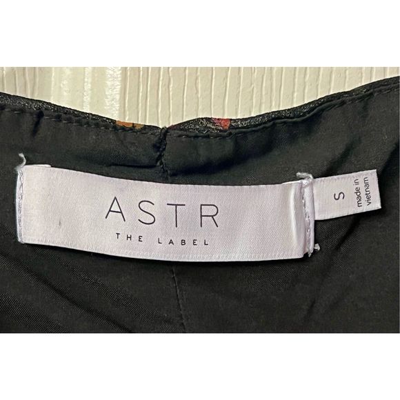 ASTR THE LABEL Dark Floral Mini Dress Ruffle and Ruched Detailing Women’s Small - Picture 5 of 10